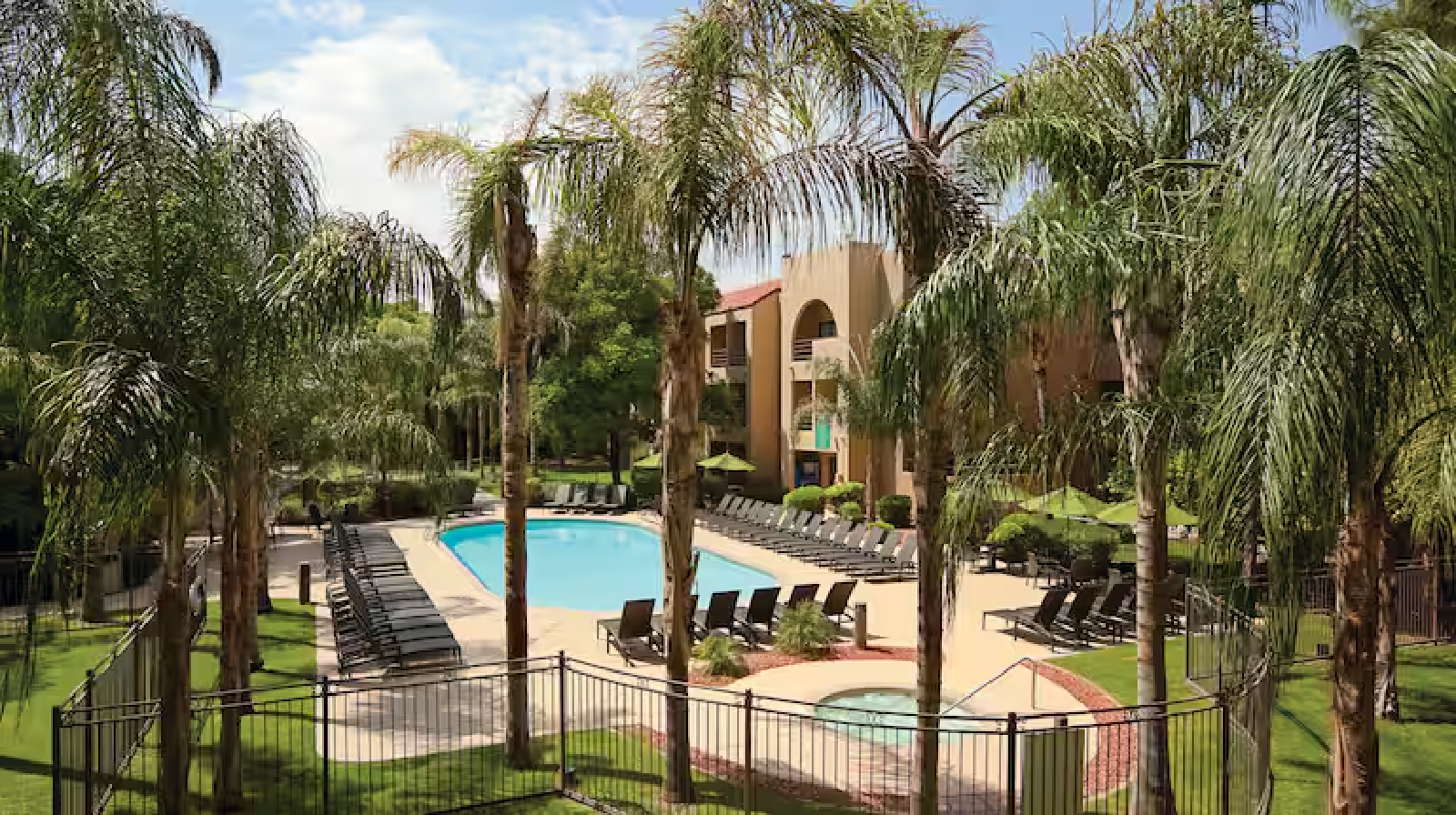 Embassy Suites Tempt